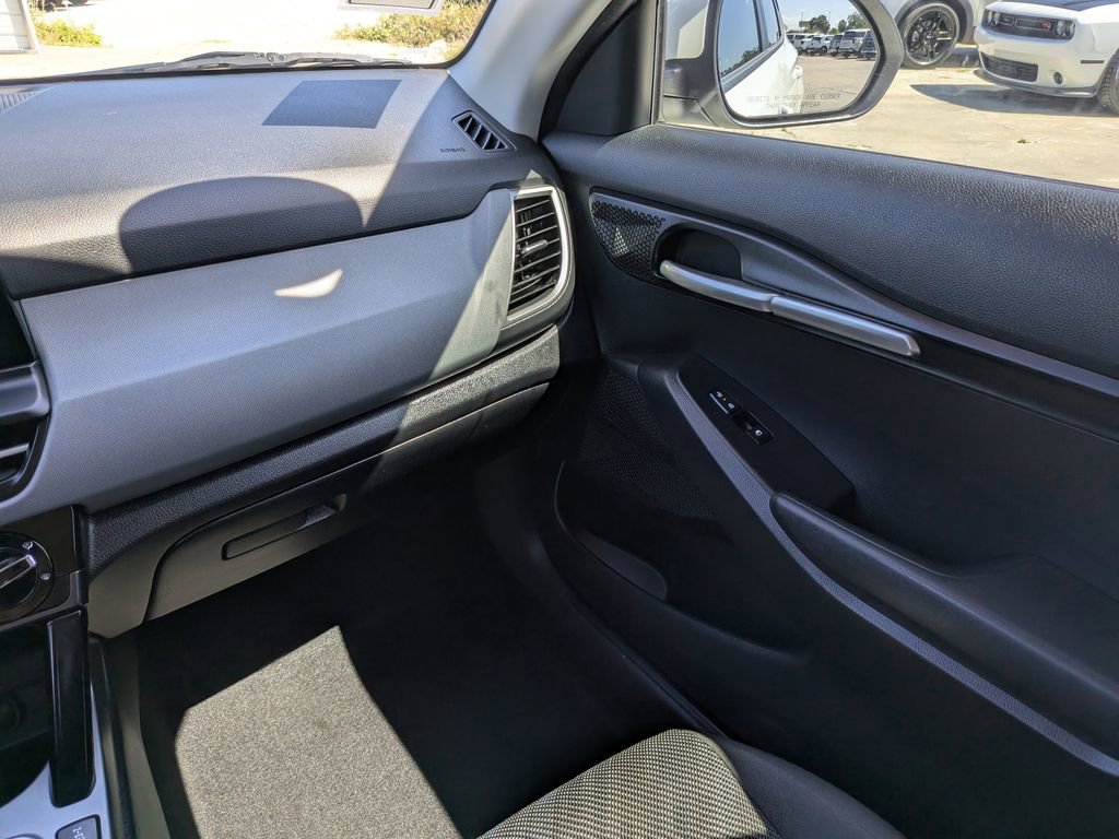 Certified 2025 Kia Seltos LX AWD/4WD image 17