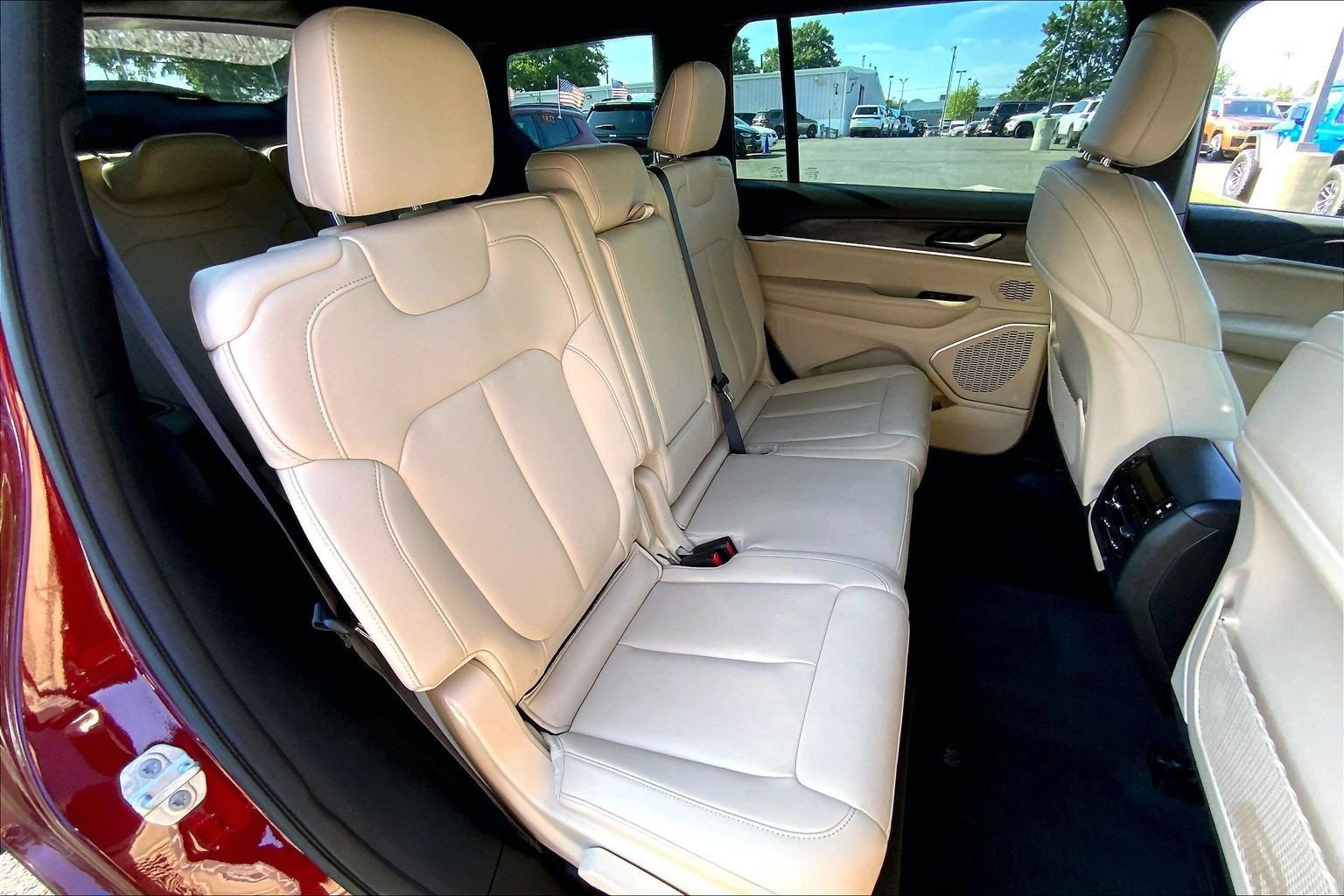 Certified 2023 Jeep Grand Cherokee L Limited w/ Black Appearance Package AWD/4WD image 19