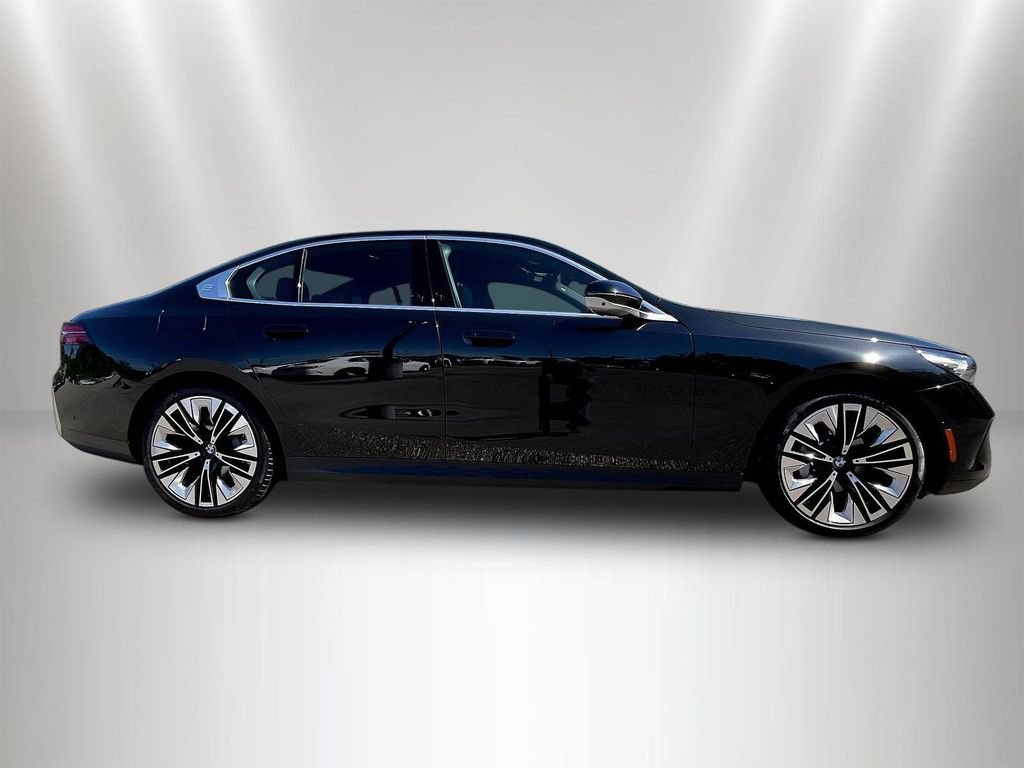 Used 2026 BMW 530i RWD image 4