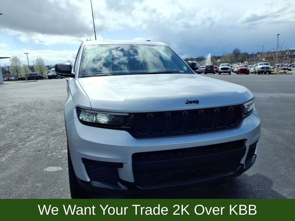 Used 2024 Jeep Grand Cherokee L Altitude image 9