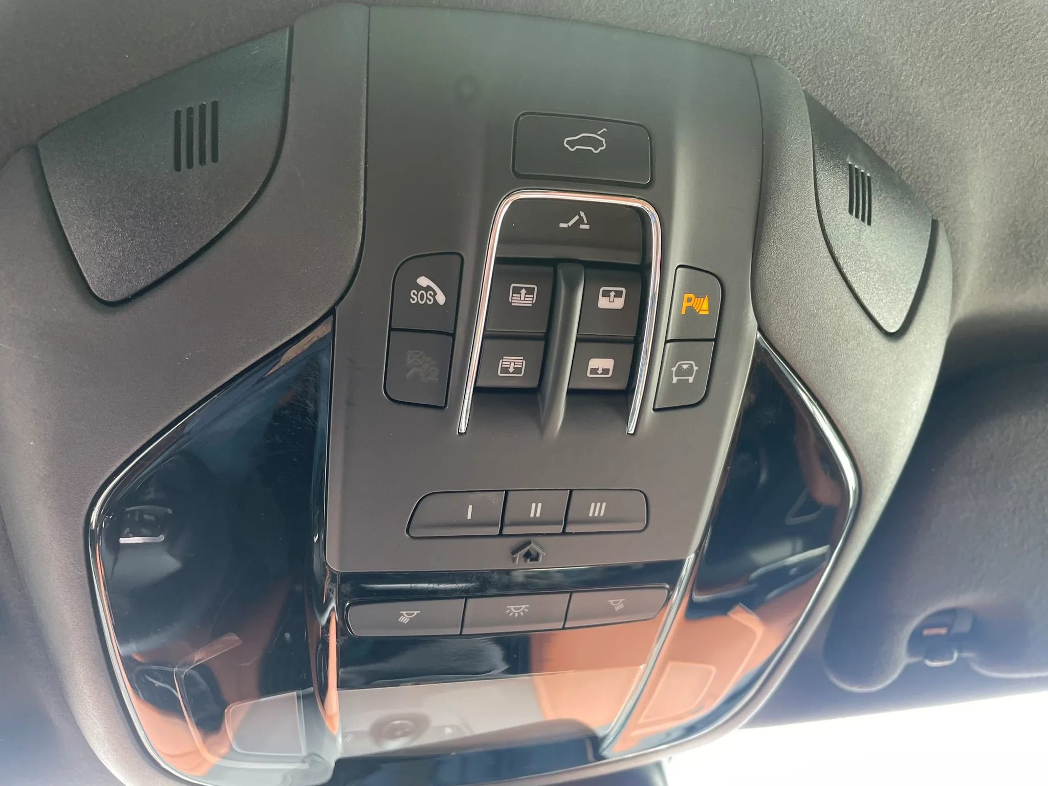 Used 2021 Maserati Levante AWD/4WD image 15