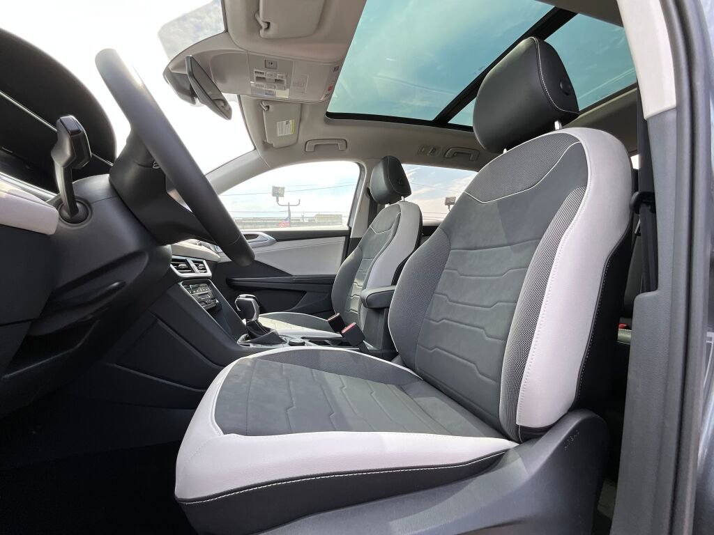 New 2025 Volkswagen Taos SE image 10