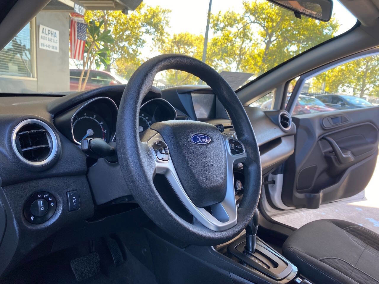 Used 2018 Ford Fiesta SE w/ Equipment Group 201A image 17