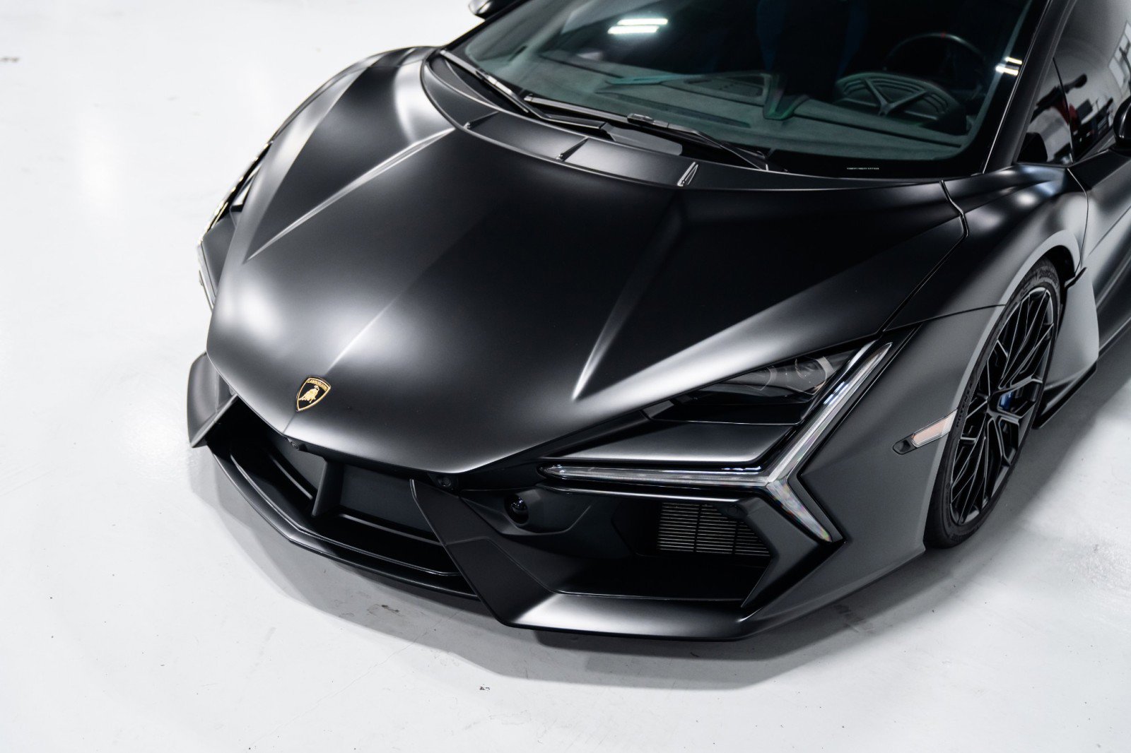 Used 2025 Lamborghini Revuelto image 21