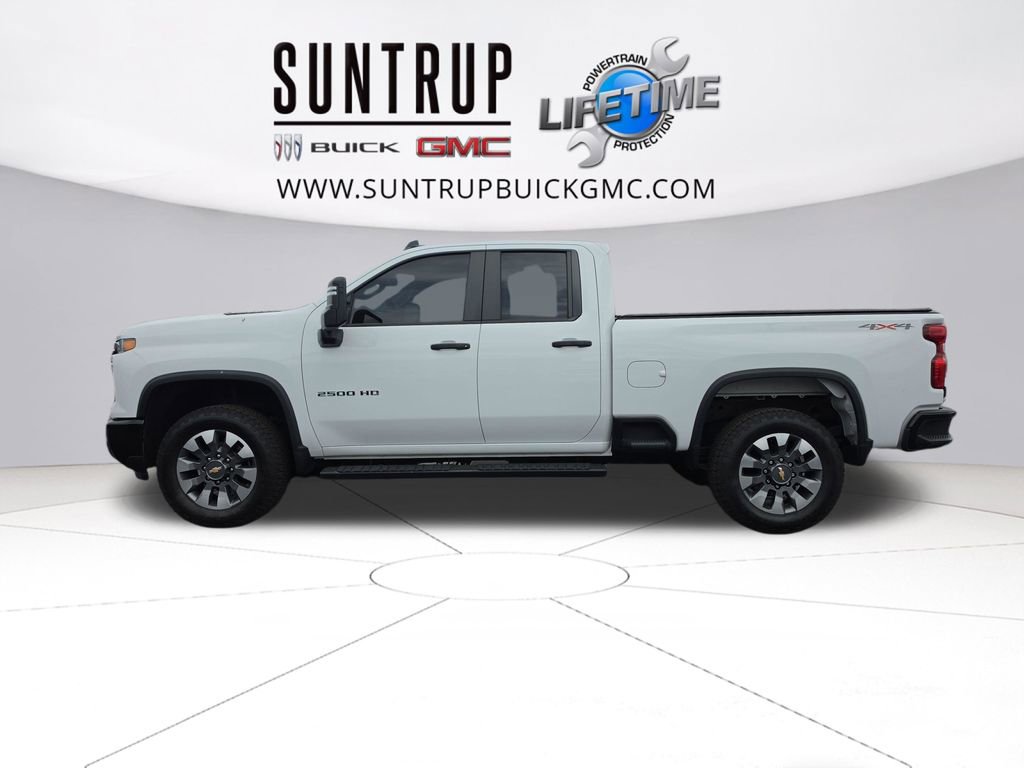Used 2024 Chevrolet Silverado 2500 Custom w/ Custom Value Package image 2