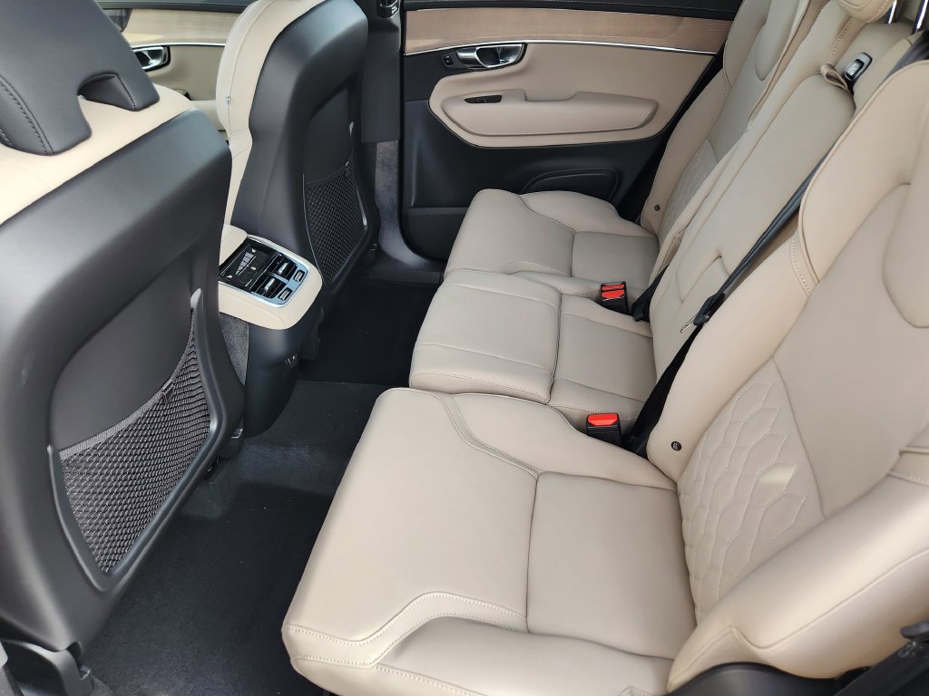 New 2026 Volvo XC90 B6 Plus w/ Protection Package Premier AWD/4WD image 18