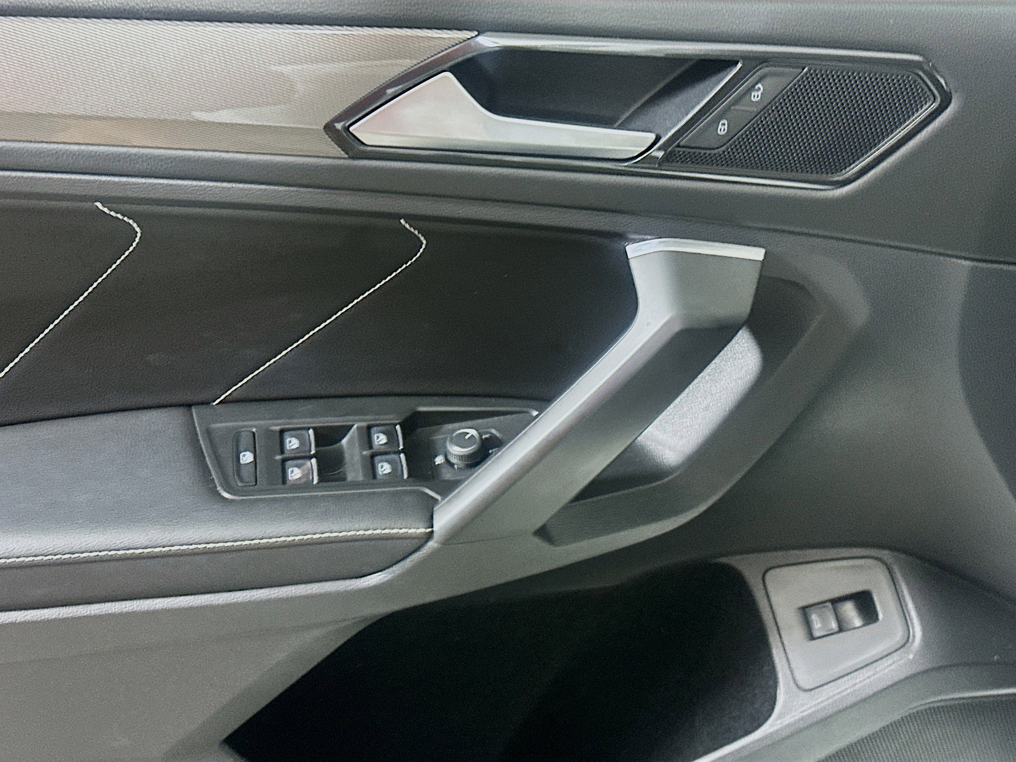 Used 2022 Volkswagen Tiguan SE FWD image 15