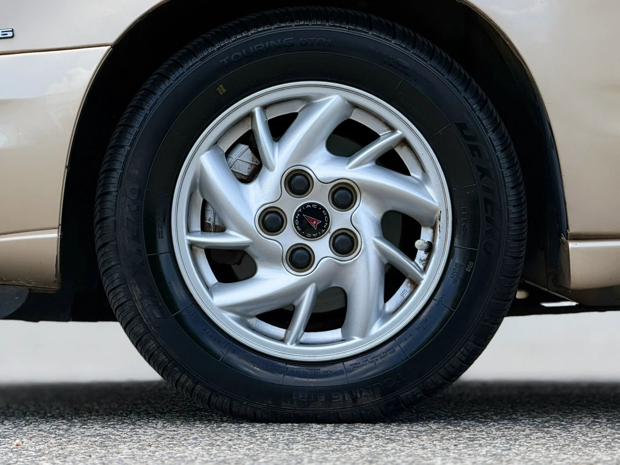 Used 2004 Pontiac Grand Am SE FWD image 29