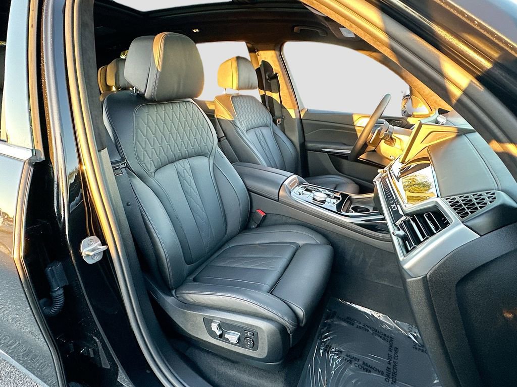 Used 2024 BMW X7 xDrive40i w/ Executive Package image 31