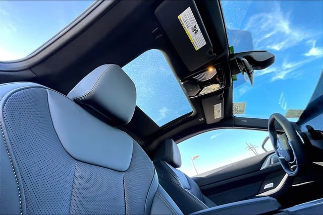 Used 2025 BMW 430i Coupe w/ Premium Package image 22