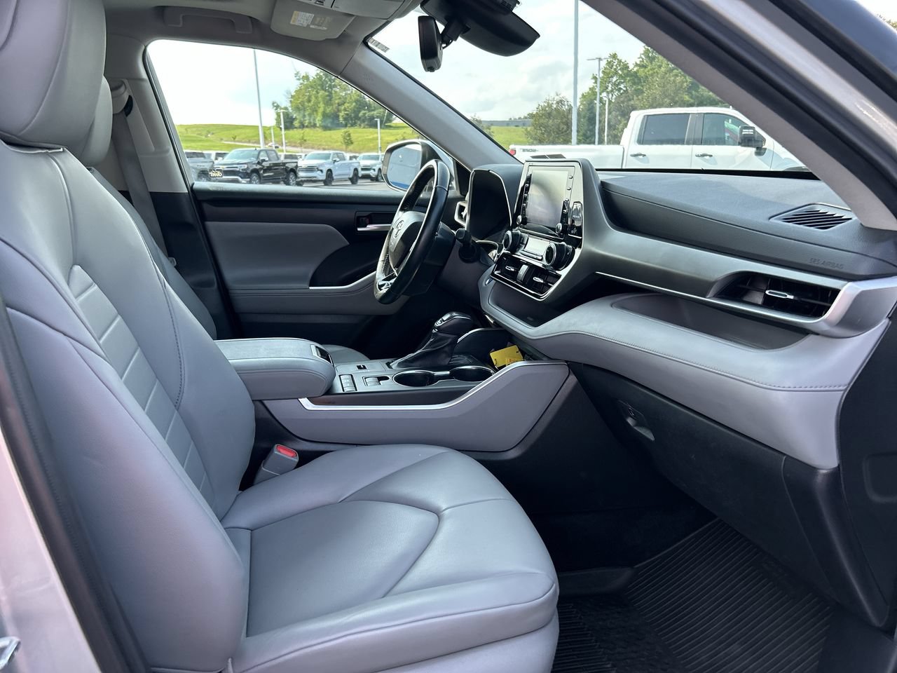 Used 2021 Toyota Highlander XLE w/ Protection Package #3 (TMS) AWD/4WD image 14