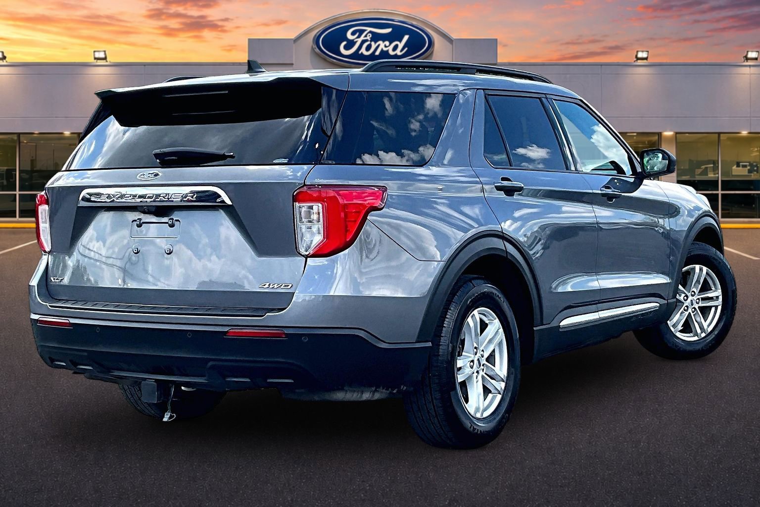 Used 2021 Ford Explorer XLT AWD/4WD image 13