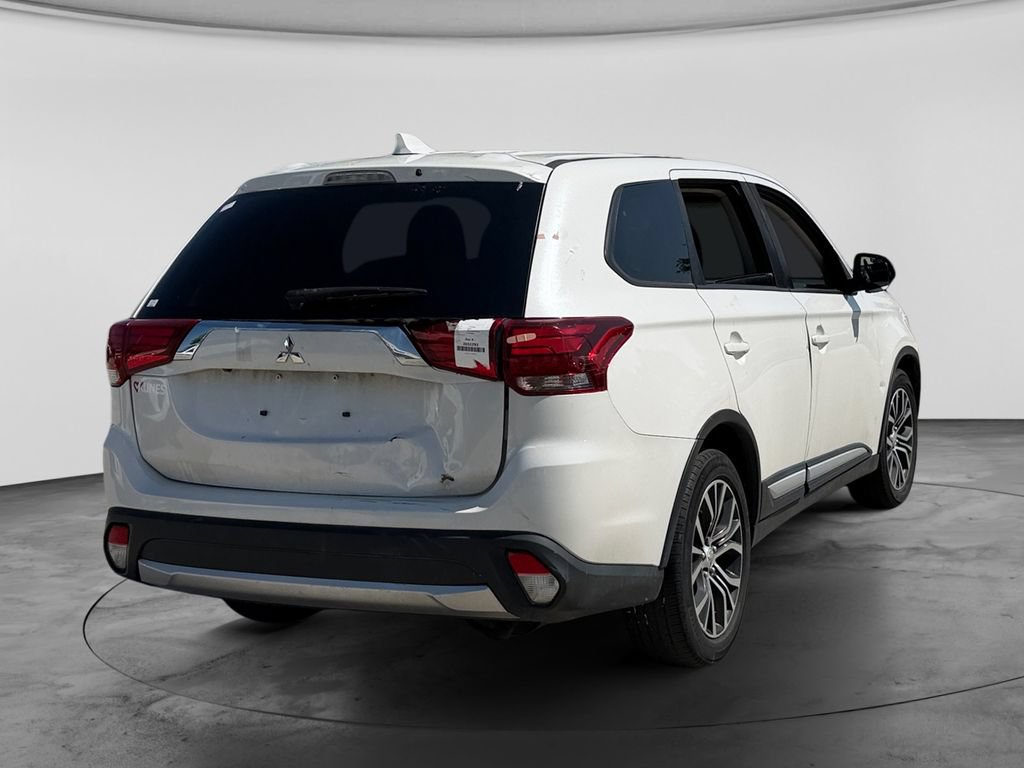 Used 2017 Mitsubishi Outlander SE FWD image 10