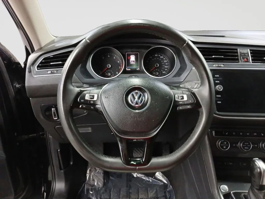 Used 2020 Volkswagen Tiguan SE w/ Panoramic Sunroof Package FWD image 11