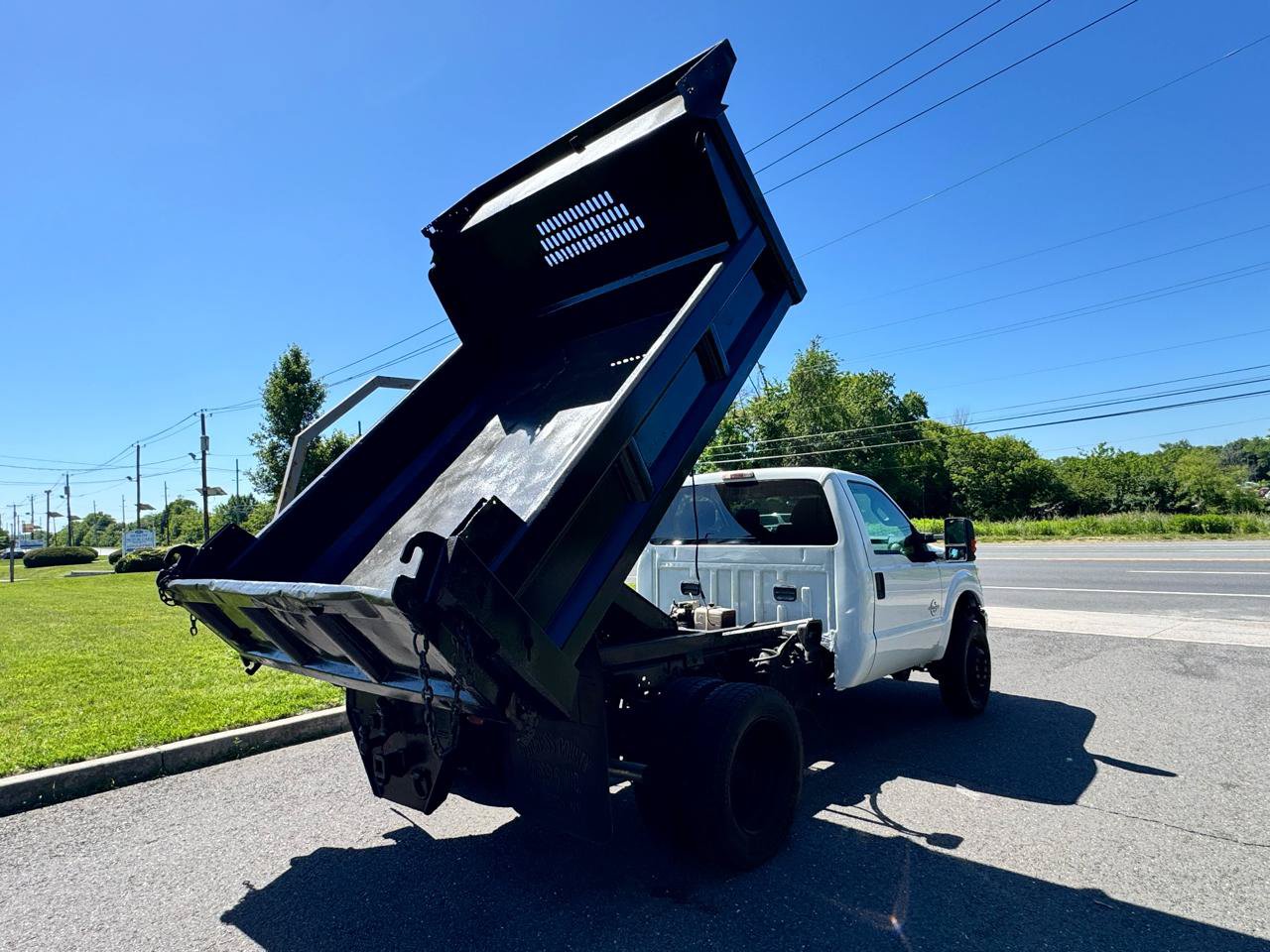 Used 2011 Ford F550 4x4 Regular Cab Super Duty w/ Payload Upgrade Pkg image 10