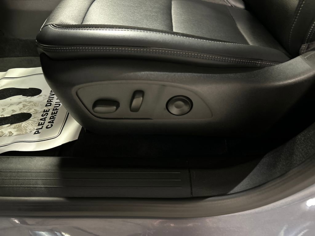 Used 2025 Chevrolet Equinox EV LT w/ Convenience Package FWD image 13