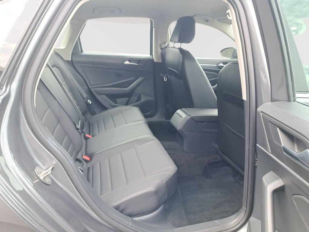 Used 2024 Volkswagen Jetta SE image 16