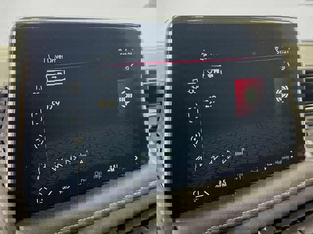 Used 2022 GMC Yukon XL SLT w/ SLT Premium Package image 18