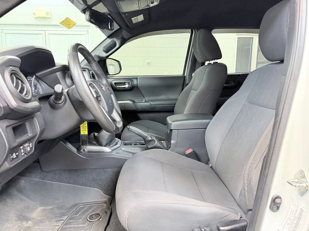 Used 2017 Toyota Tacoma TRD Sport w/ Tow Package AWD/4WD image 14