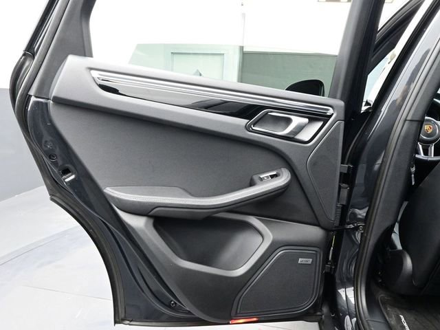 Certified 2020 Porsche Macan image 13