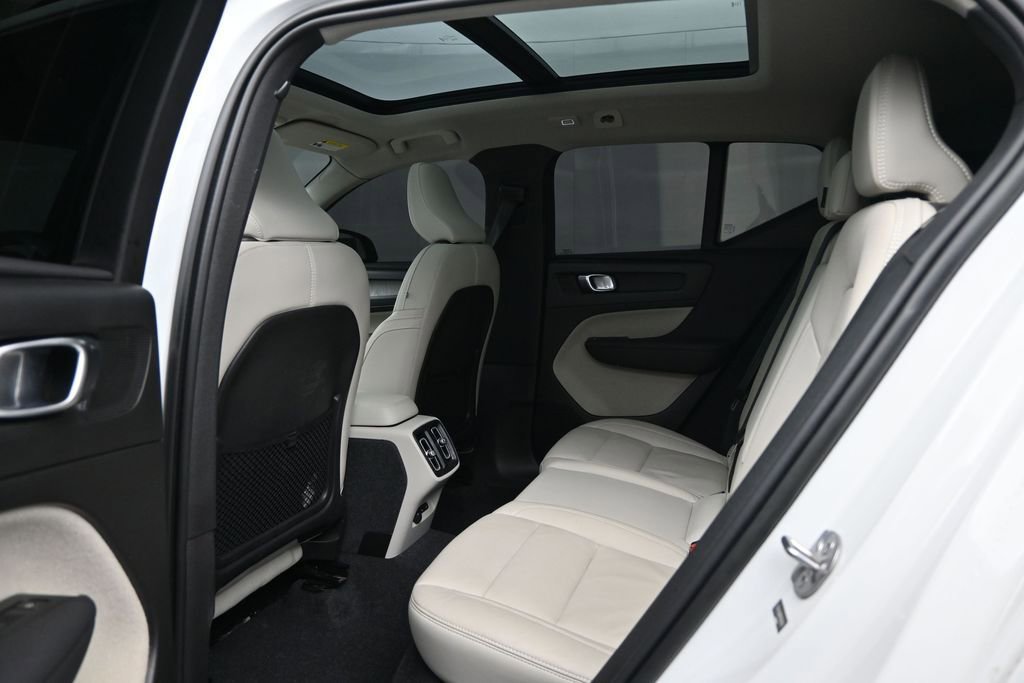 Used 2023 Volvo XC40 B5 Ultimate w/ Protection Package Premier AWD/4WD image 27