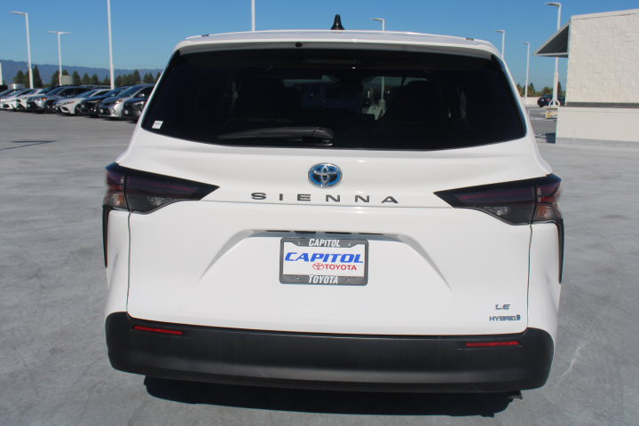 Certified 2024 Toyota Sienna LE FWD image 4