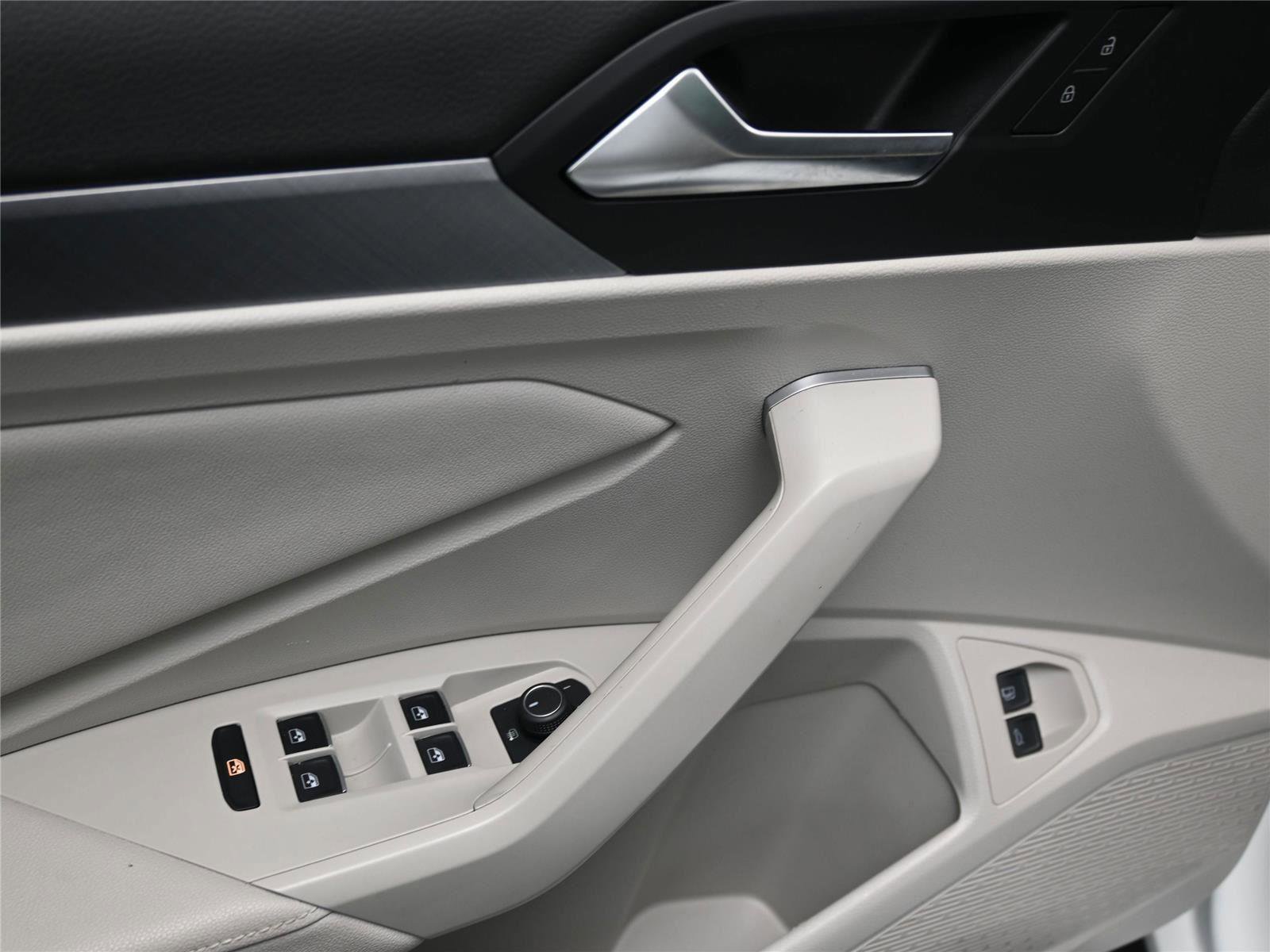 Used 2023 Volkswagen Jetta SE image 8