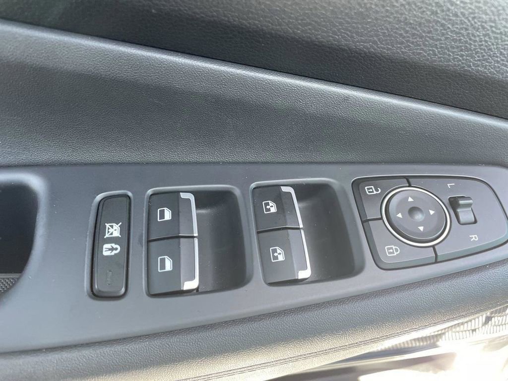 Used 2020 Hyundai Santa Fe SEL FWD image 20