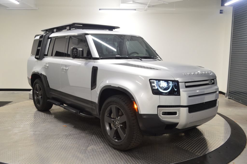 Used 2023 Land Rover Defender 130 SE AWD/4WD image 9