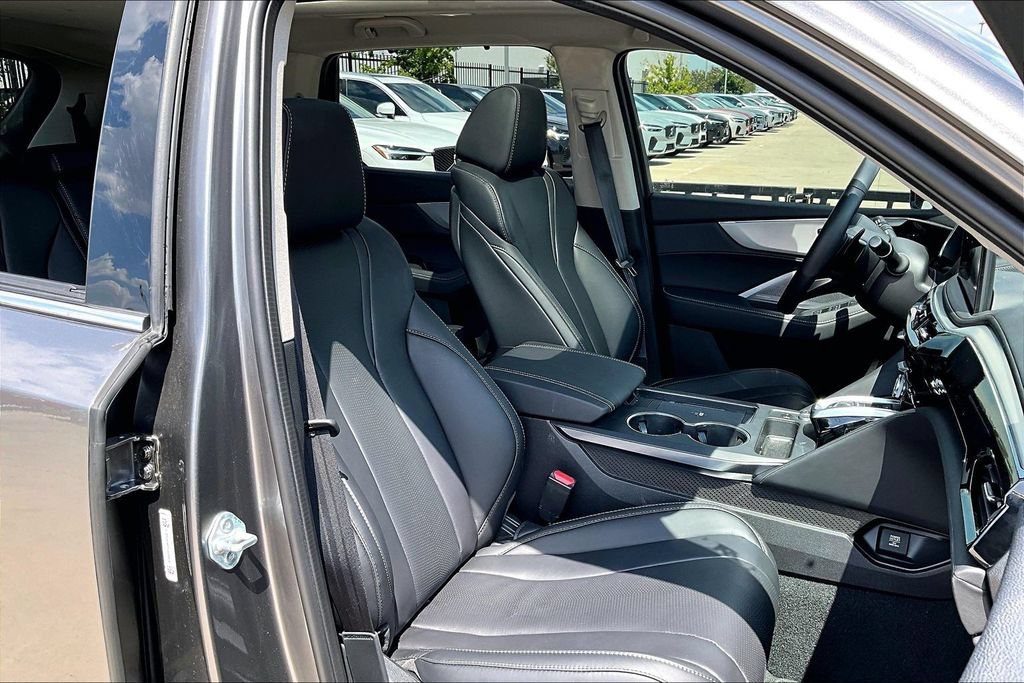Certified 2026 Acura MDX w/ Technology Package FWD image 9