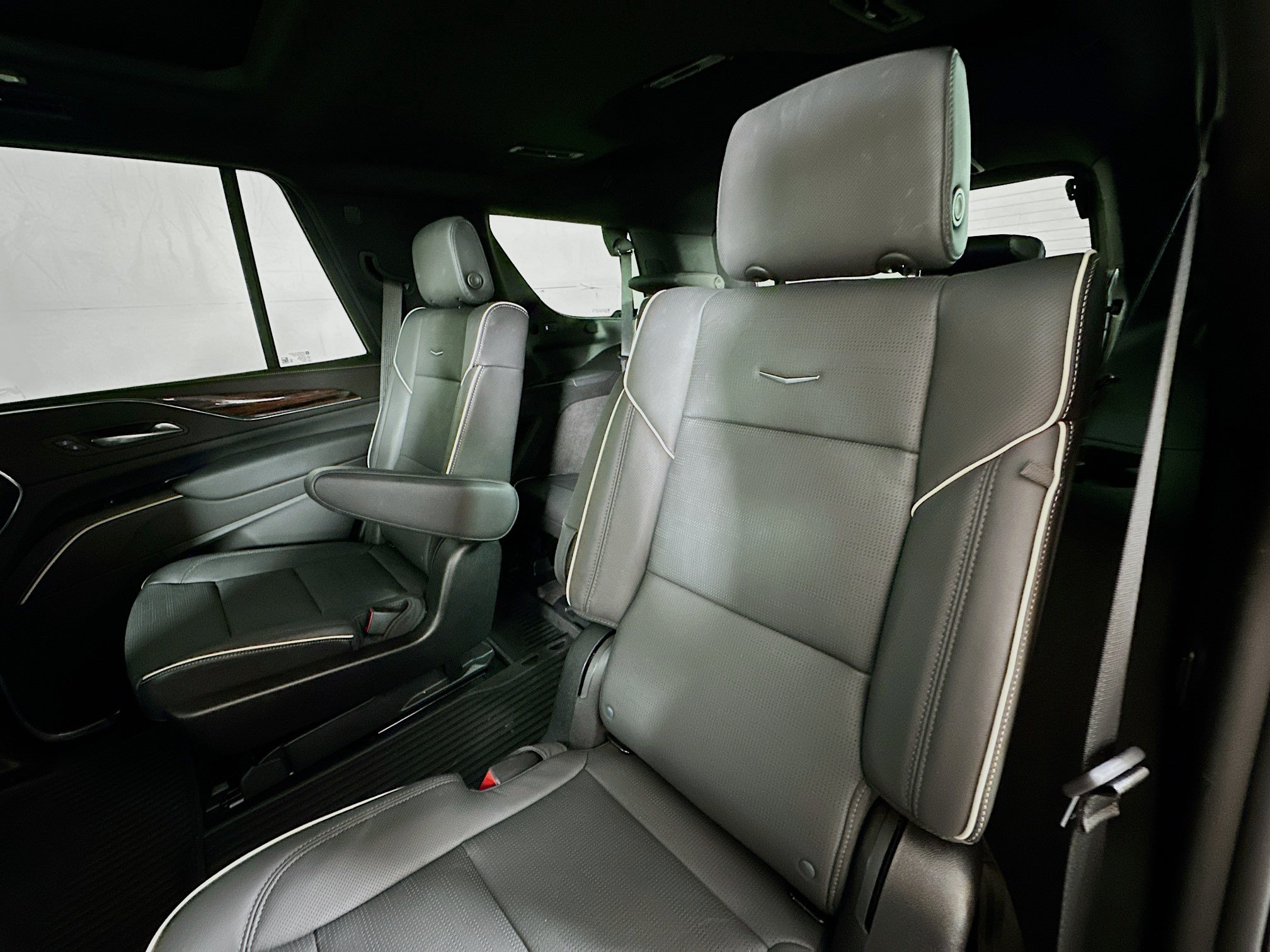 Used 2023 Cadillac Escalade Premium Luxury w/ Performance Package AWD/4WD image 25