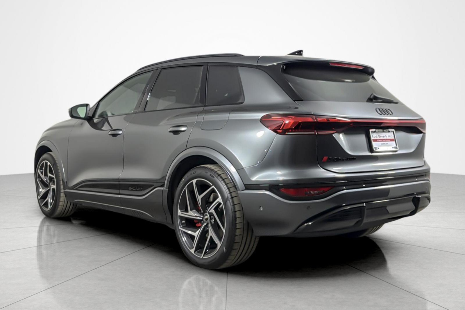 New 2027 Audi SQ6 e-tron Premium Plus AWD/4WD image 4
