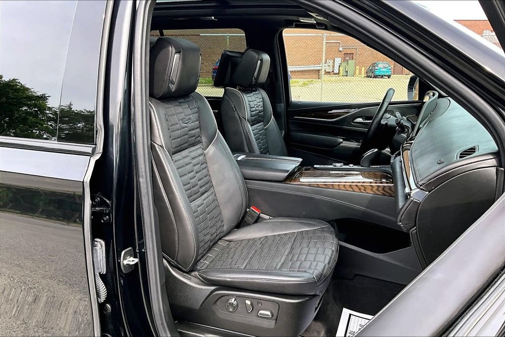 Used 2023 Cadillac Escalade Sport Platinum w/ LPO, ONYX Package AWD/4WD image 7