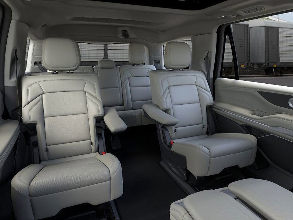 New 2026 Lincoln Navigator Reserve image 11