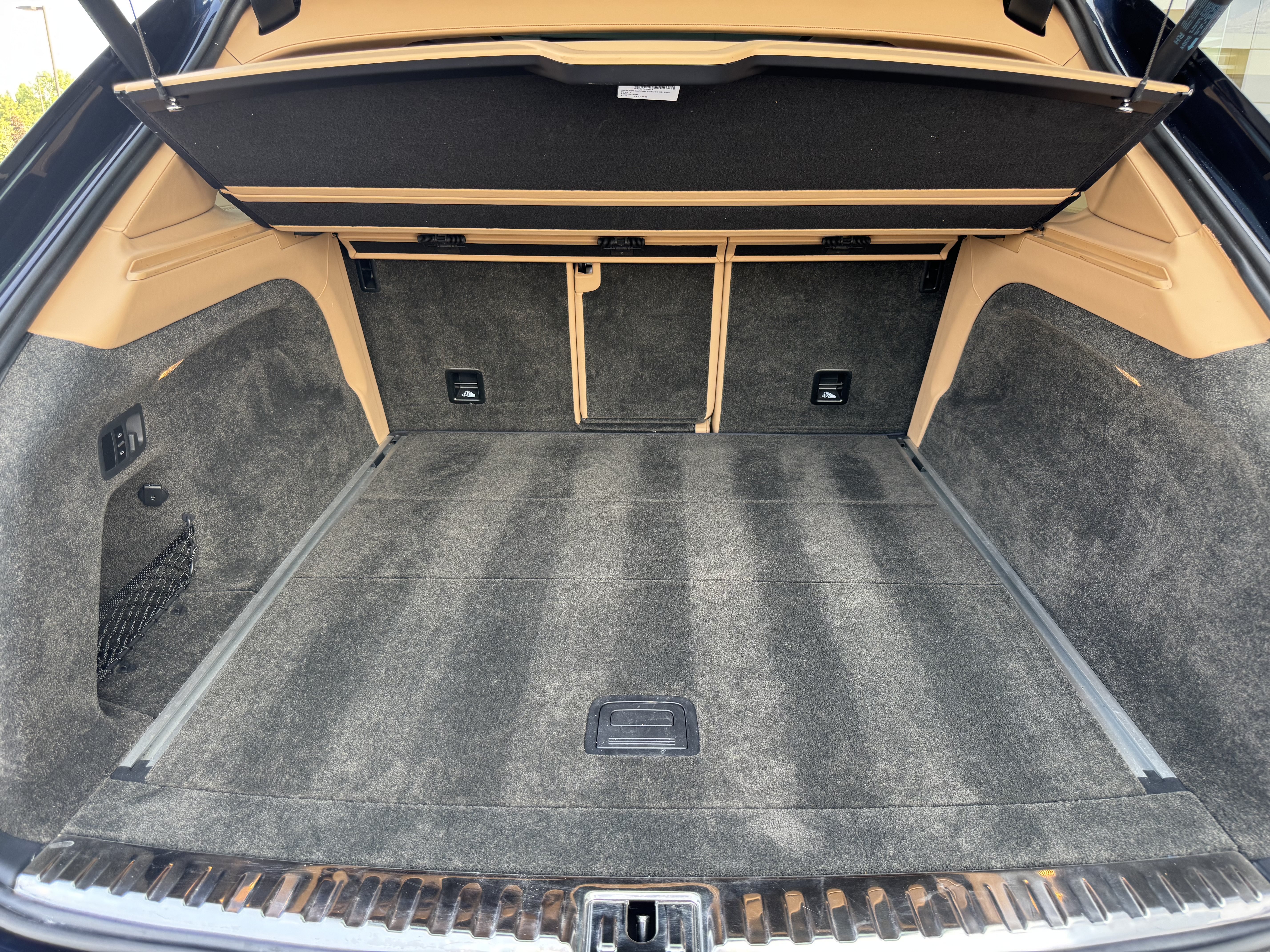 Used 2019 Bentley Bentayga AWD/4WD image 30