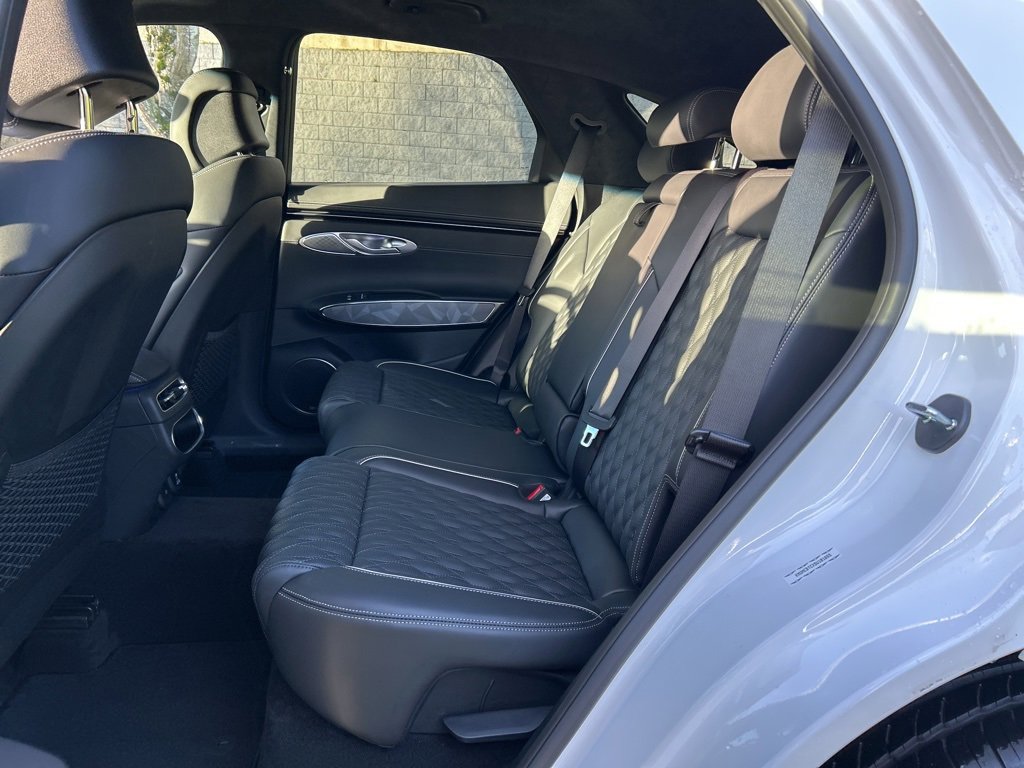 Used 2025 Genesis GV70 3.5T Sport w/ Sport Advanced Package image 11