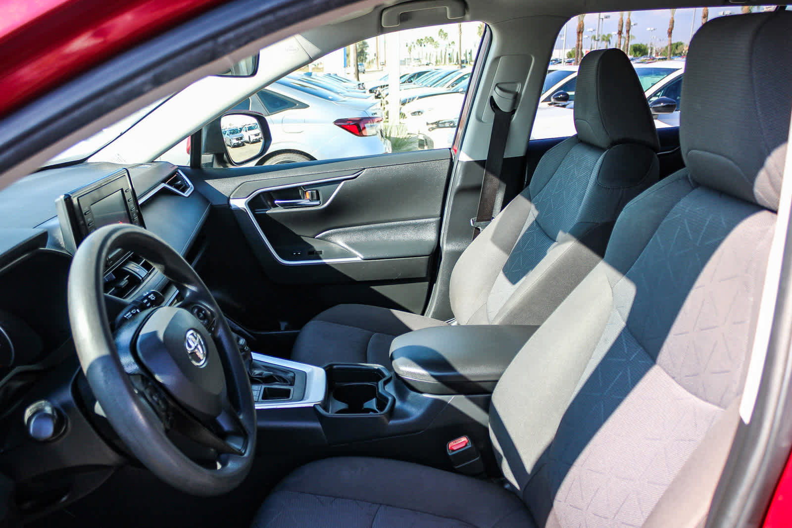 Used 2021 Toyota RAV4 XLE image 17