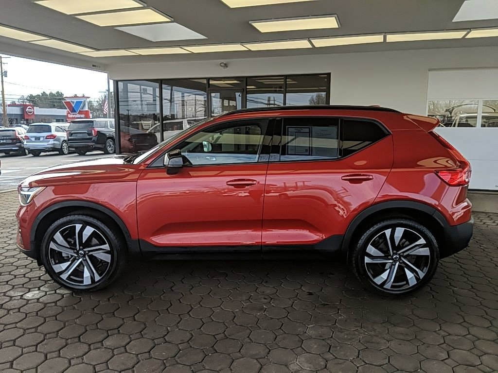 Used 2023 Volvo XC40 B5 Plus w/ Driver Assist Package image 10