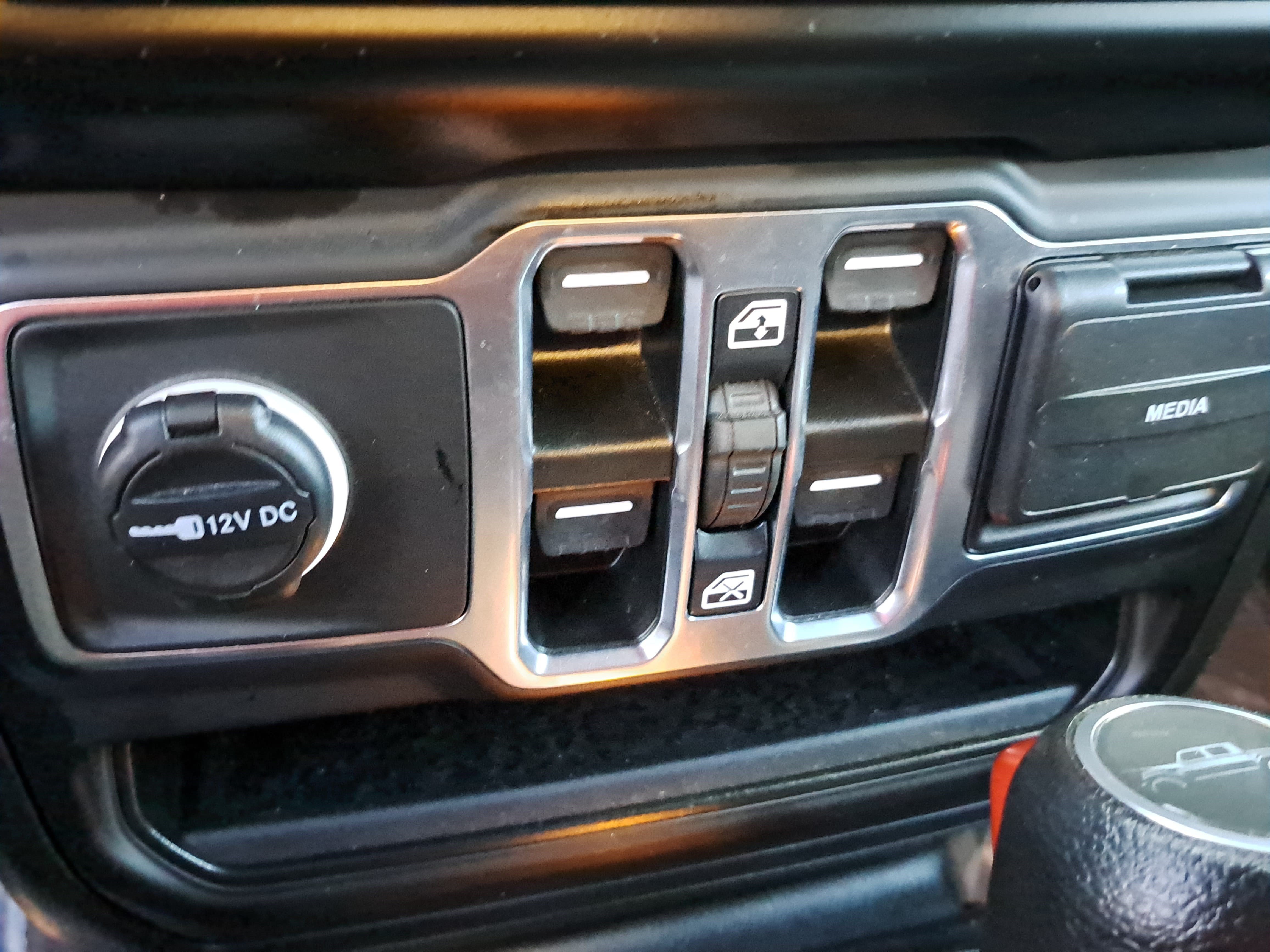 Used 2023 Jeep Gladiator Sport AWD/4WD image 27