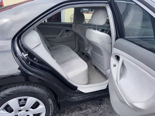 Used 2010 Toyota Camry LE FWD image 17