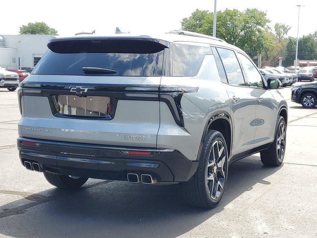 Used 2025 Chevrolet Traverse High Country w/ LPO, Floor Liner Package AWD/4WD image 3