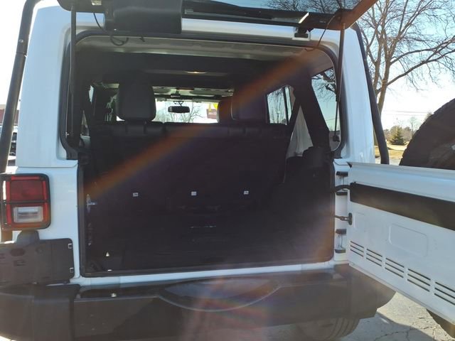 Used 2015 Jeep Wrangler Unlimited Sahara image 9