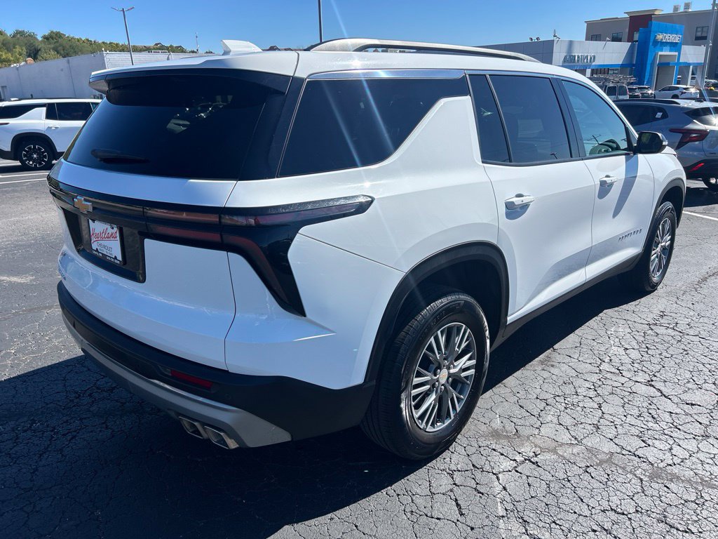 Used 2025 Chevrolet Traverse LT FWD image 5