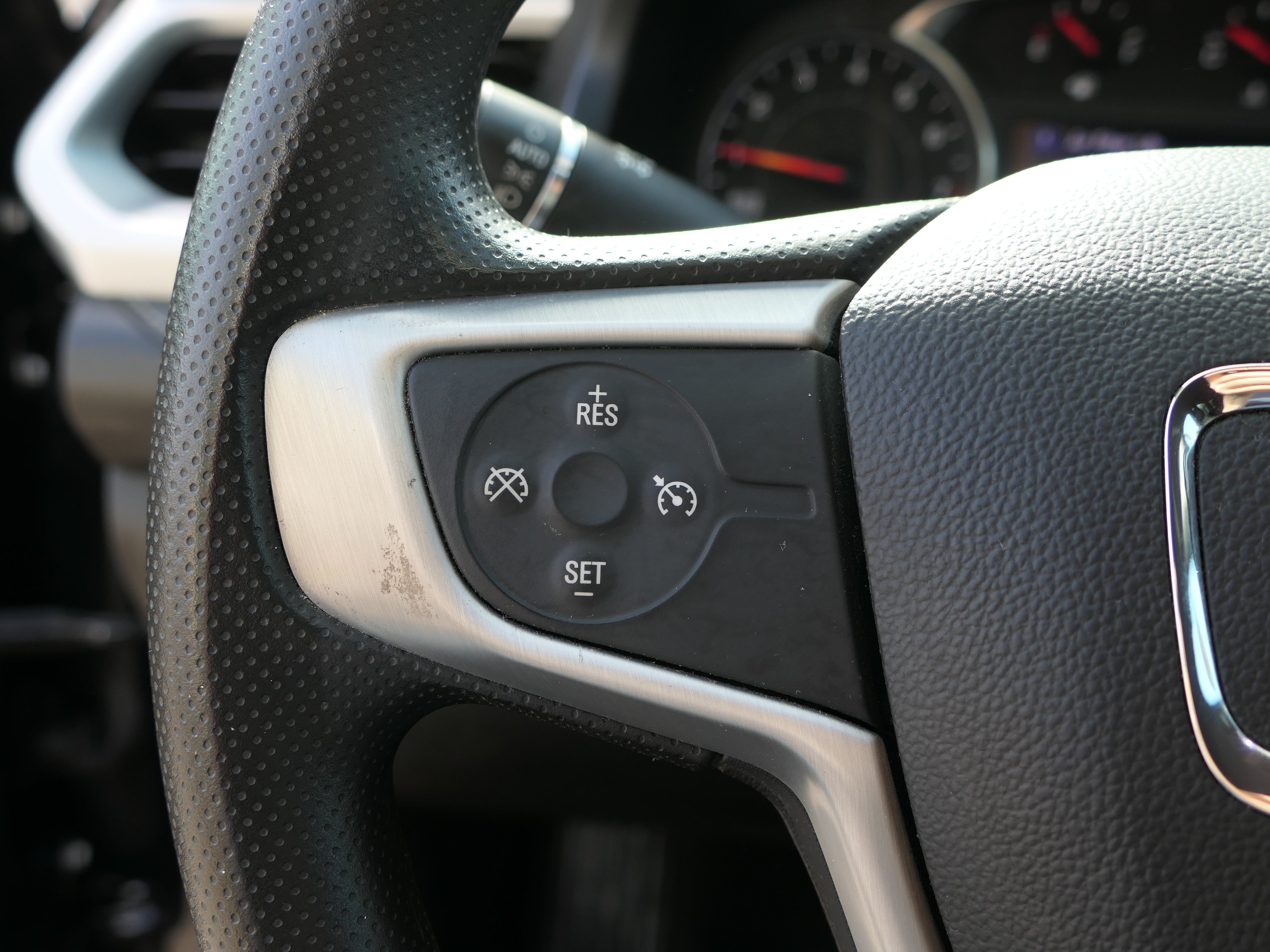 Used 2021 GMC Acadia SLE w/ Driver Convenience Package FWD image 15