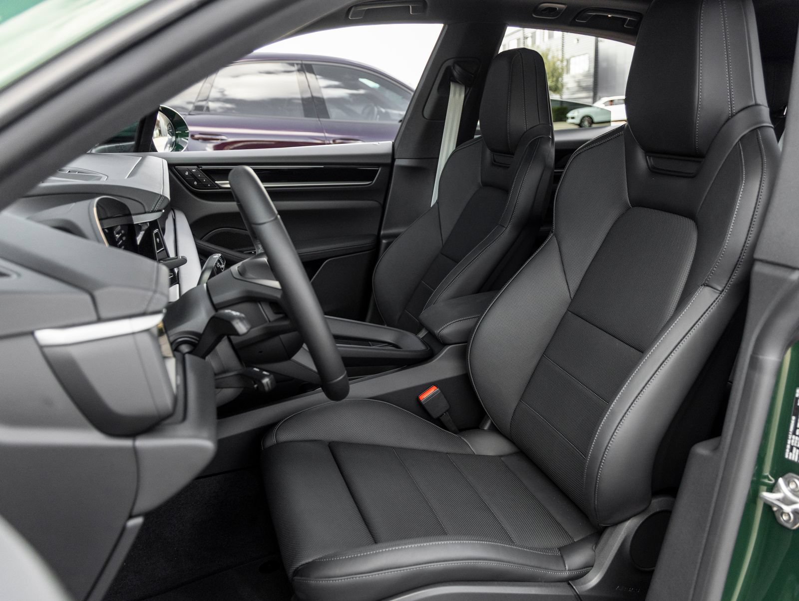 Certified 2025 Porsche Macan Electric RWD image 5
