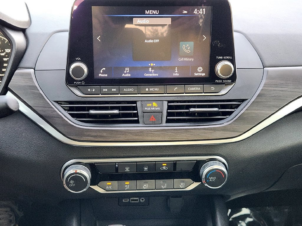 Used 2025 Nissan Altima 2.5 SV FWD image 17