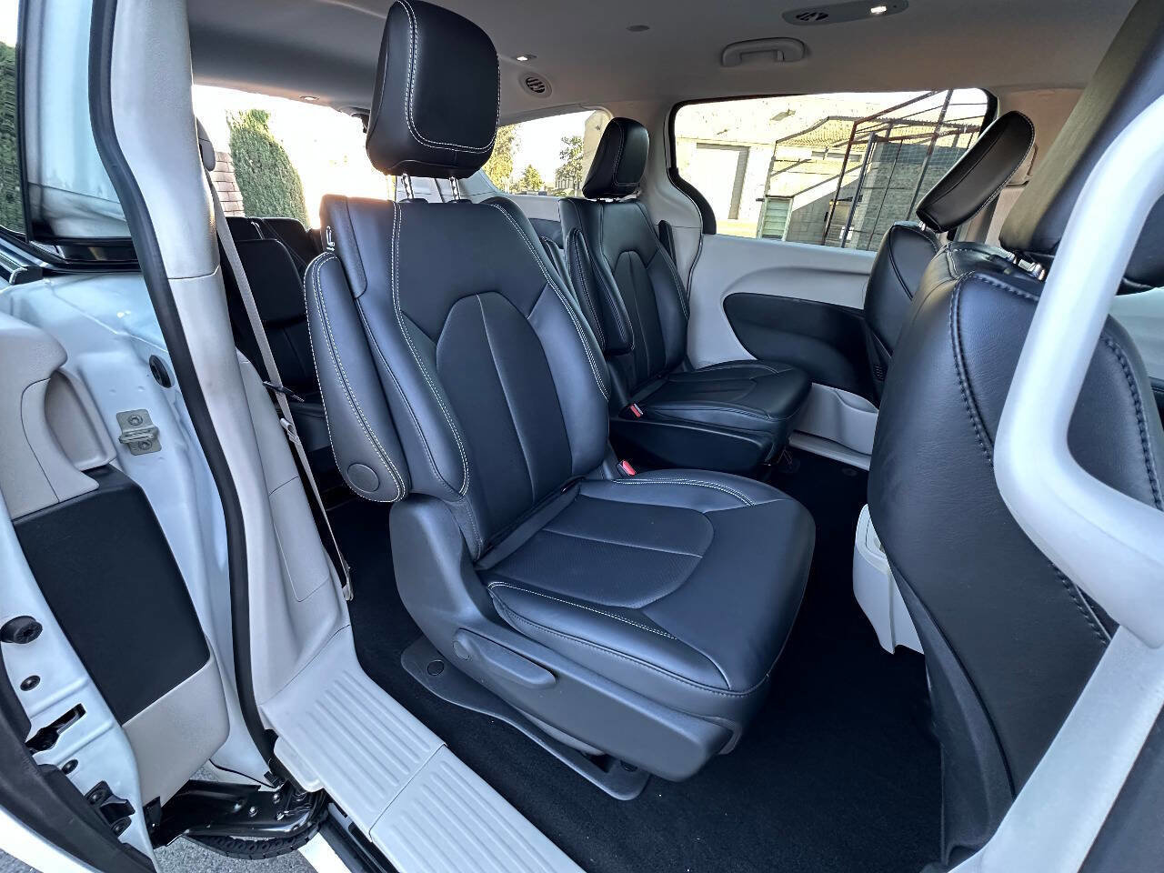 Used 2024 Chrysler Pacifica Limited FWD image 22