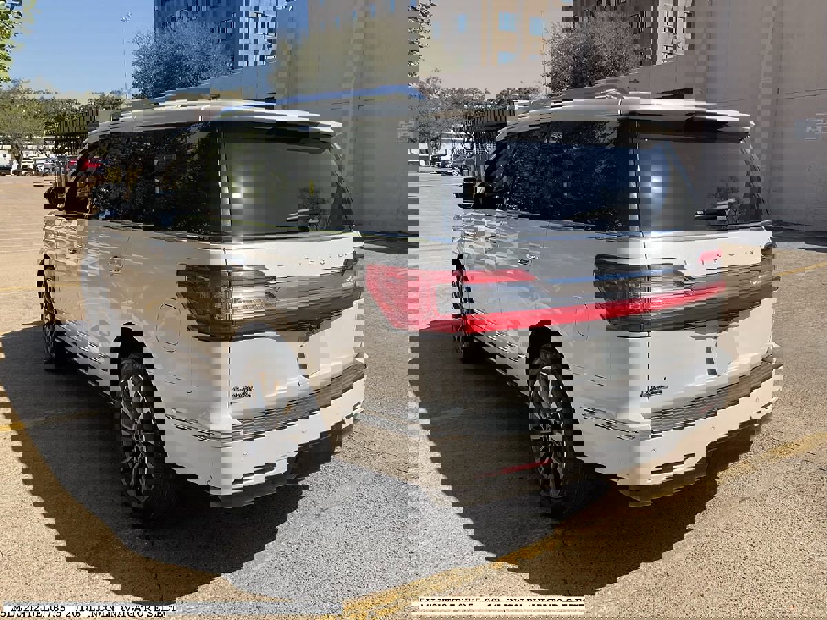 Used 2018 Lincoln Navigator Select w/ Technology Package image 4