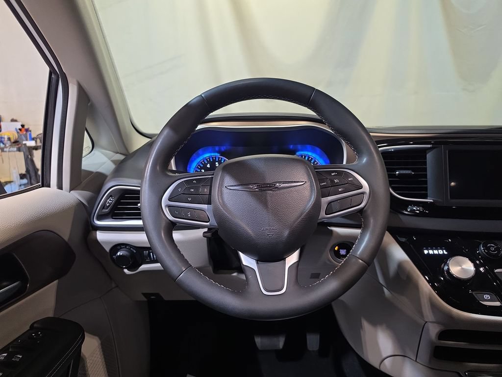 Used 2024 Chrysler Voyager LX FWD image 11