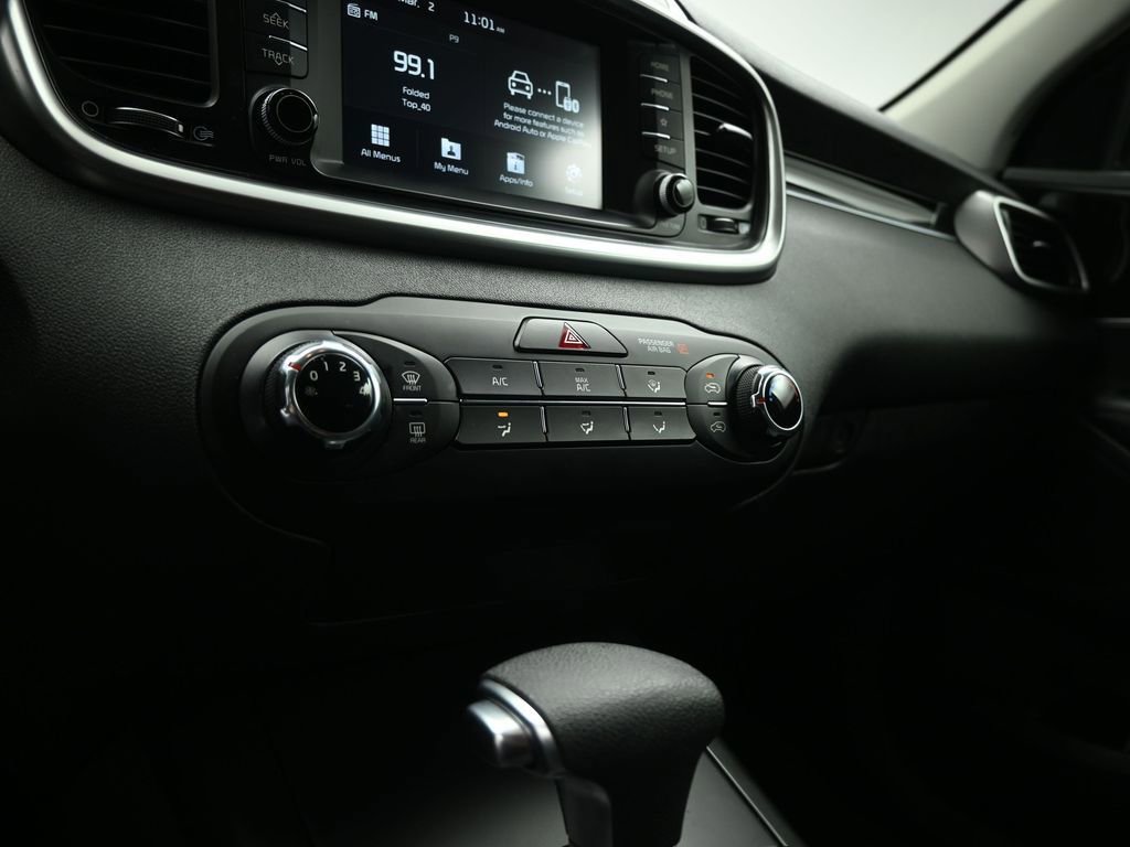 Used 2019 Kia Sorento LX image 16